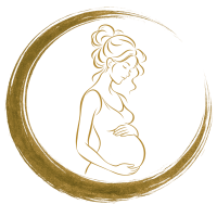Femme enceinte les yeux fermés, une main sur le cœur et l’autre sur le ventre, entourée d’un cercle doré.